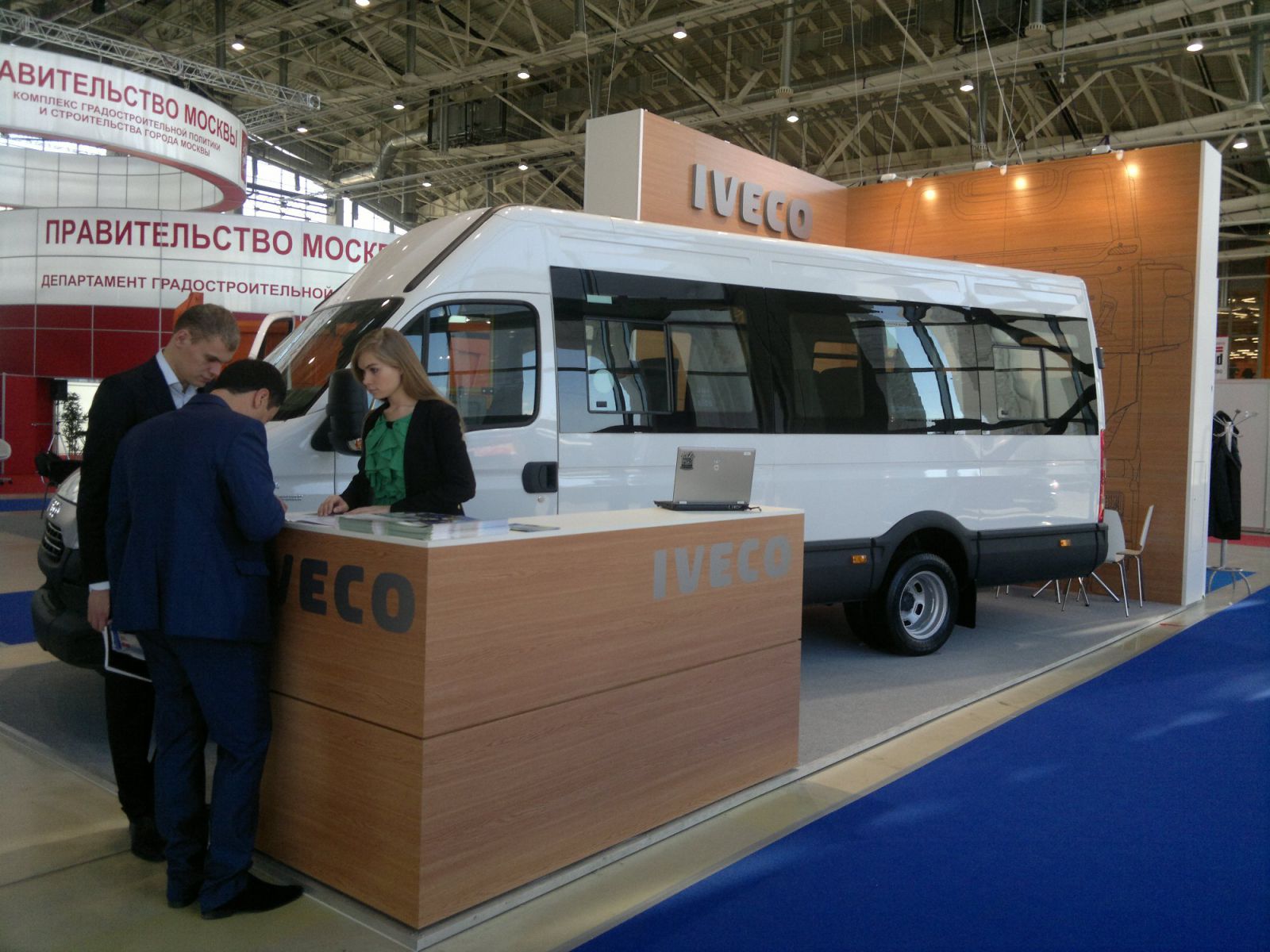 Компания Iveco представила маршрутное такси Daily CNG на выставке GasSUF 2013